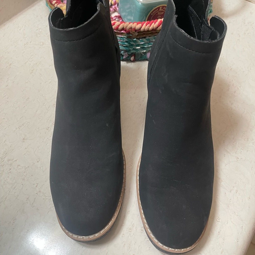 Black ankle boots St John’s Bay memory foam.